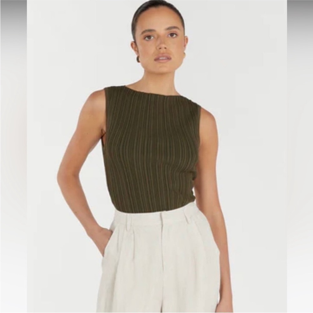 NWT dissh sienna top in olive - size s